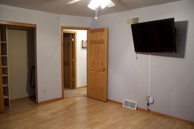 3017 W Ramsey AVENUE, Greenfield, WI 53221