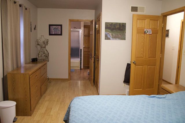 3017 W Ramsey AVENUE, Greenfield, WI 53221