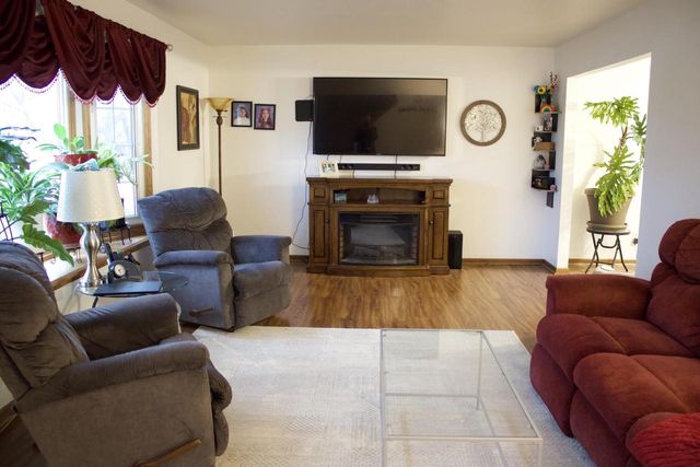 3017 W Ramsey AVENUE, Greenfield, WI 53221