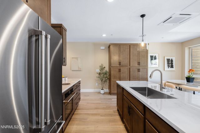 3834 Lakeside Drive 18, Reno, NV 89509