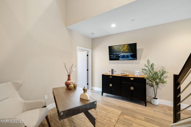 3834 Lakeside Drive 18, Reno, NV 89509