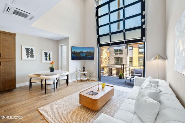 3834 Lakeside Drive 18, Reno, NV 89509