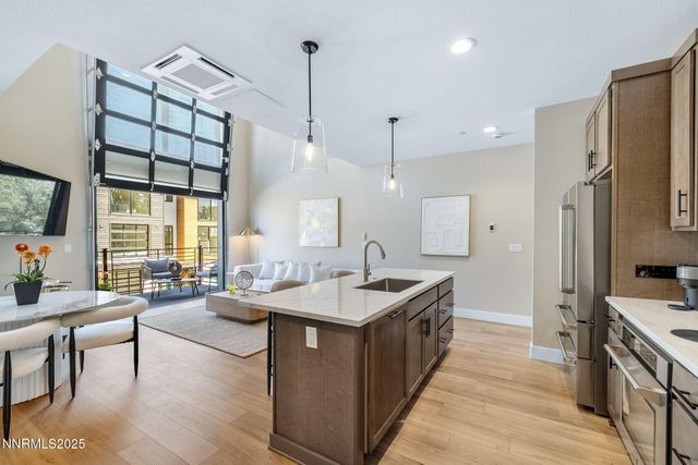 3834 Lakeside Drive 18, Reno, NV 89509