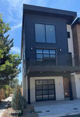 3834 Lakeside Drive 18, Reno, NV 89509