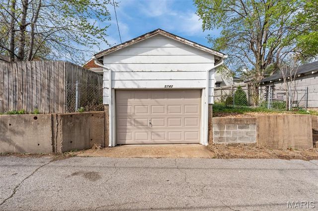 5742 Lansdowne Avenue, St Louis, MO 63109