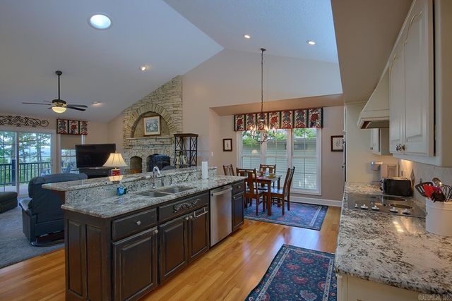 31 Derecho Way, Hot Springs Village, AR 71909
