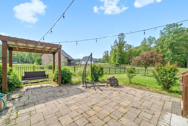 1161 Reda Dr, Clarksville, TN 37042