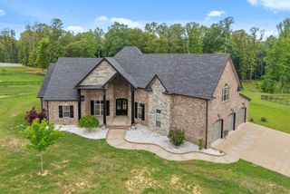 1161 Reda Dr, Clarksville, TN 37042