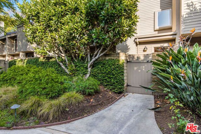 31 Village, Santa Monica, CA 90405