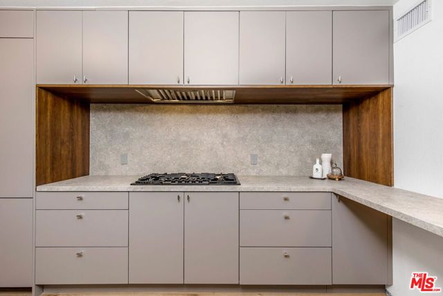 31 Village, Santa Monica, CA 90405