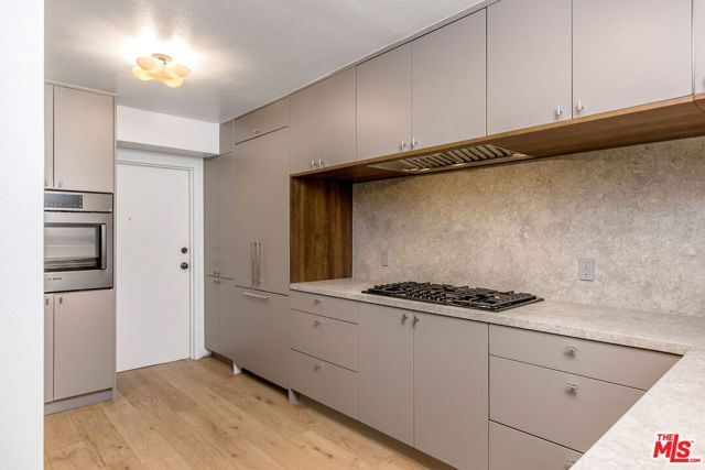 31 Village, Santa Monica, CA 90405