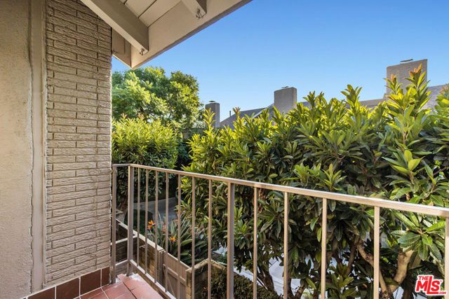 31 Village, Santa Monica, CA 90405