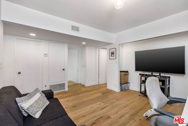 31 Village, Santa Monica, CA 90405