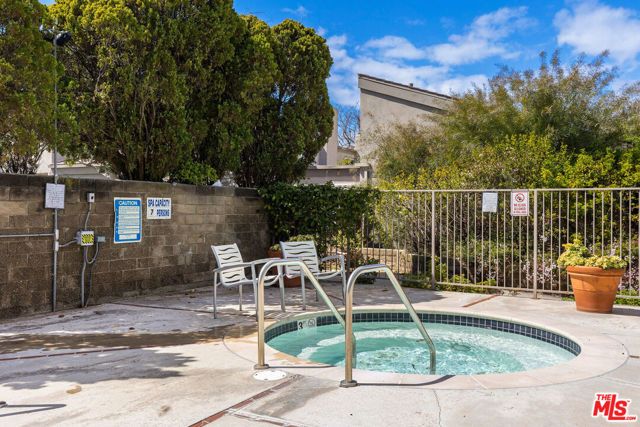 31 Village, Santa Monica, CA 90405