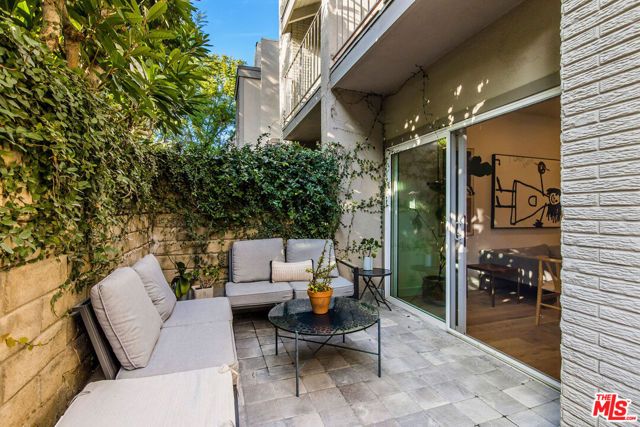 31 Village, Santa Monica, CA 90405
