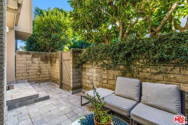 31 Village, Santa Monica, CA 90405