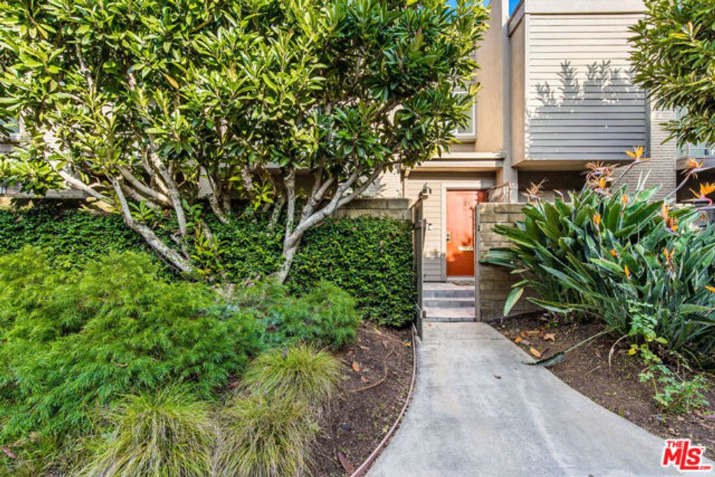 31 Village, Santa Monica, CA 90405