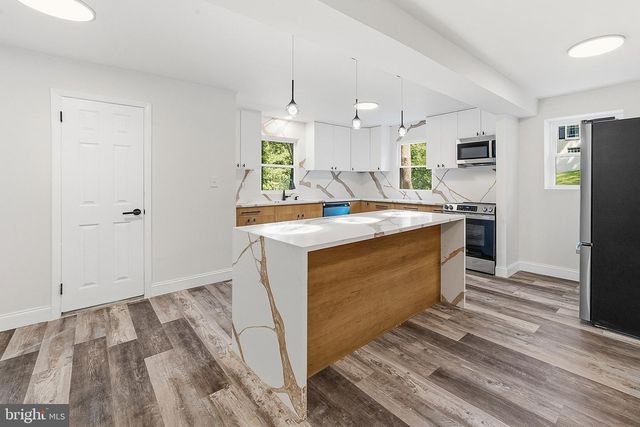 32 MONTAGUE AVE, Ewing, NJ 08628
