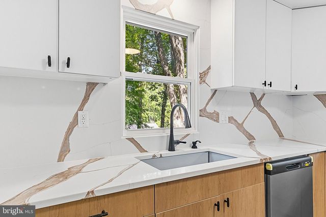 32 MONTAGUE AVE, Ewing, NJ 08628