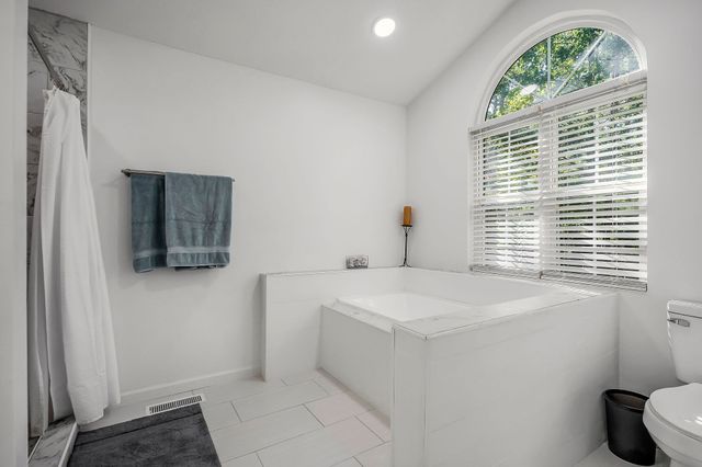 143 Lakeside Dr, Crossville, TN 38555