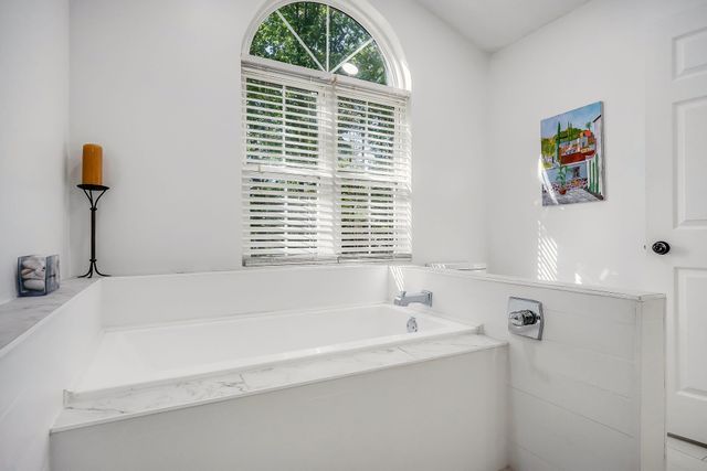 143 Lakeside Dr, Crossville, TN 38555