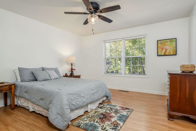 143 Lakeside Dr, Crossville, TN 38555