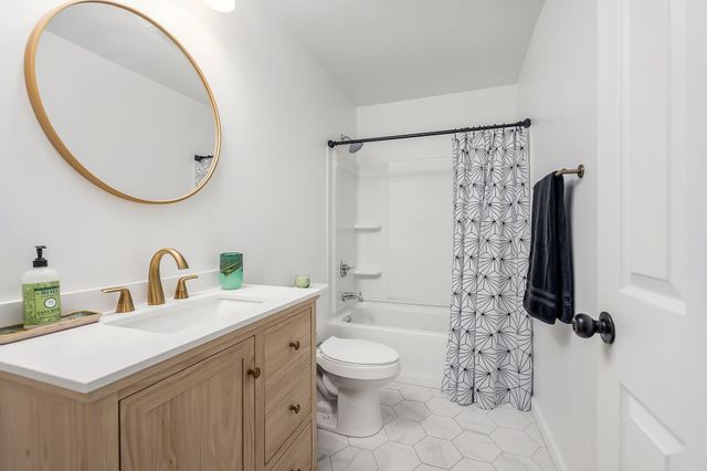 143 Lakeside Dr, Crossville, TN 38555