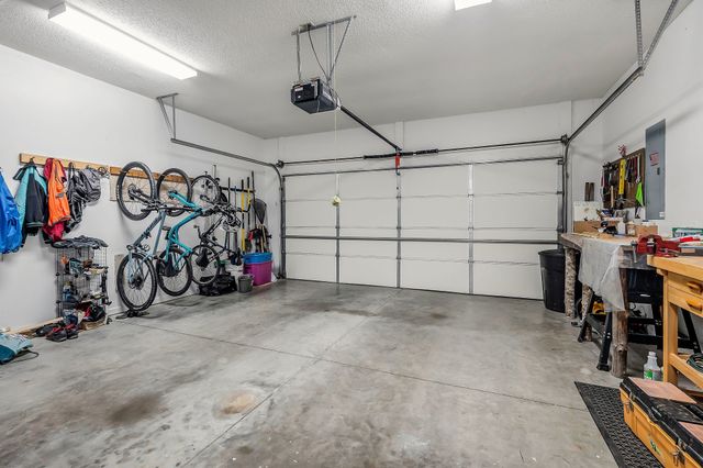 143 Lakeside Dr, Crossville, TN 38555