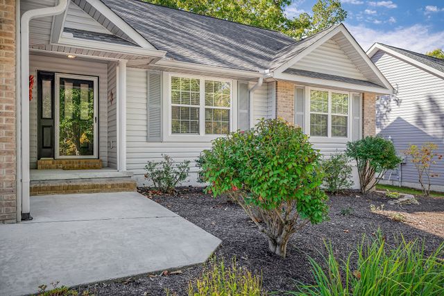 143 Lakeside Dr, Crossville, TN 38555