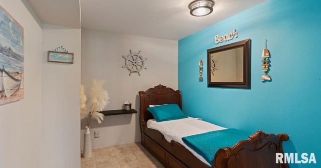 1109-1111 SUNSET Drive, East Peoria, IL 61611