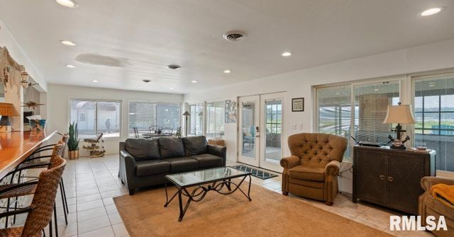 1109-1111 SUNSET Drive, East Peoria, IL 61611