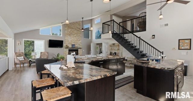 1109-1111 SUNSET Drive, East Peoria, IL 61611