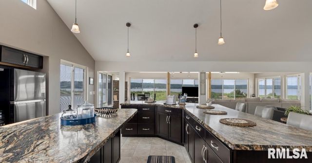 1109-1111 SUNSET Drive, East Peoria, IL 61611