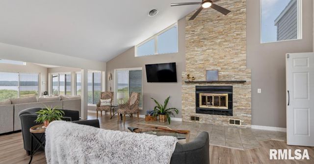 1109-1111 SUNSET Drive, East Peoria, IL 61611