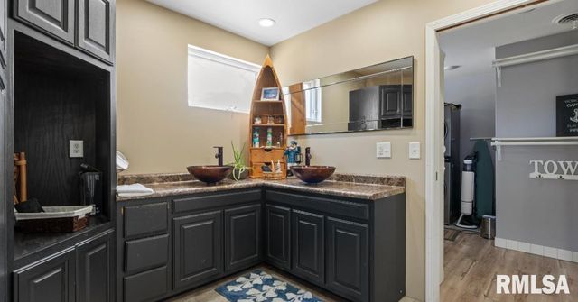 1109-1111 SUNSET Drive, East Peoria, IL 61611