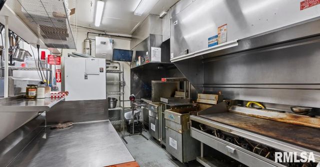 1109-1111 SUNSET Drive, East Peoria, IL 61611