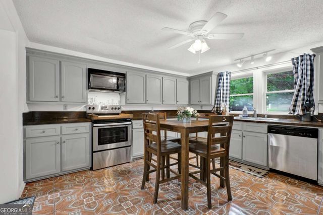 400 Hall Memorial Road NW, Calhoun, GA 30701