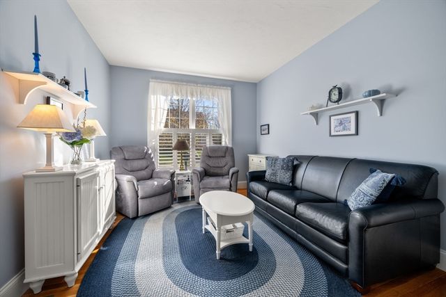 96 Walden Way 52, Milford, MA 01757