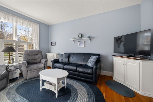 96 Walden Way 52, Milford, MA 01757