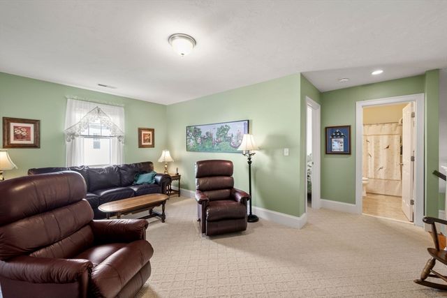 96 Walden Way 52, Milford, MA 01757