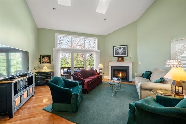 96 Walden Way 52, Milford, MA 01757