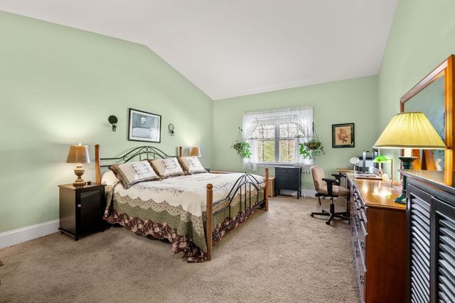 96 Walden Way 52, Milford, MA 01757