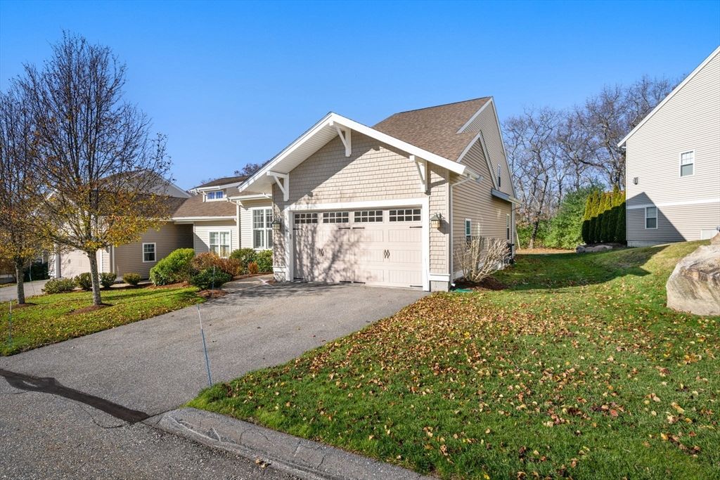 96 Walden Way 52, Milford, MA 01757