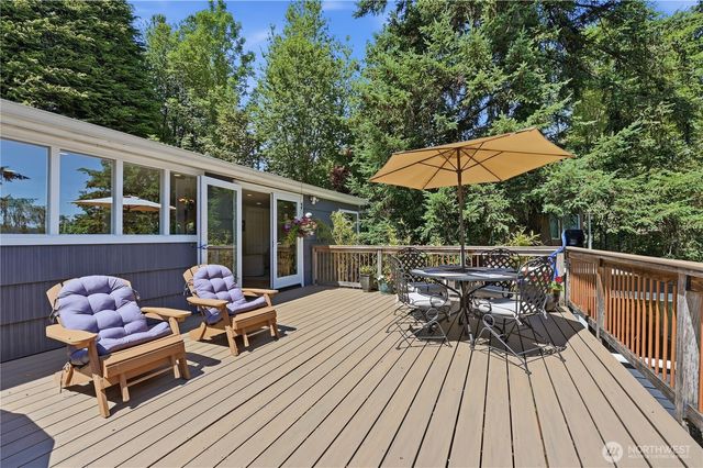18002 25th Avenue NE, Lake Forest Park, WA 98155