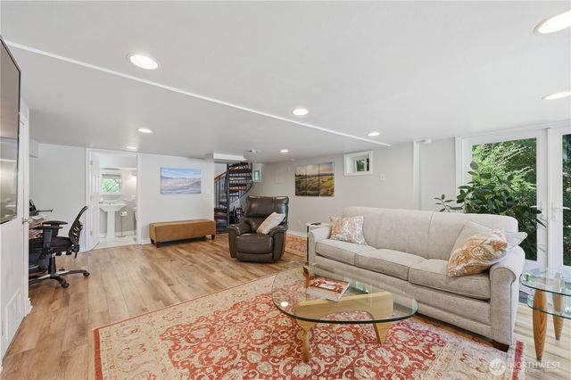 18002 25th Avenue NE, Lake Forest Park, WA 98155