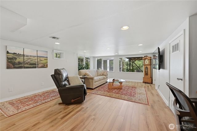 18002 25th Avenue NE, Lake Forest Park, WA 98155