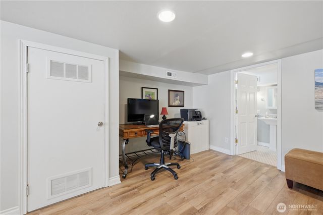 18002 25th Avenue NE, Lake Forest Park, WA 98155