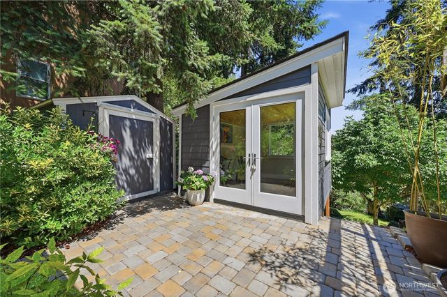 18002 25th Avenue NE, Lake Forest Park, WA 98155