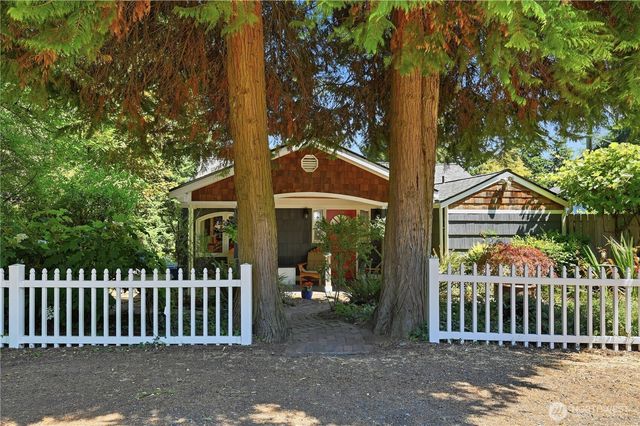 18002 25th Avenue NE, Lake Forest Park, WA 98155