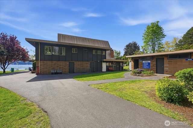 18002 25th Avenue NE, Lake Forest Park, WA 98155